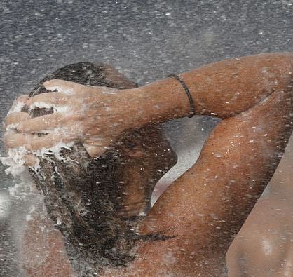 4 Ways That Showering is Making Your Skin Dry